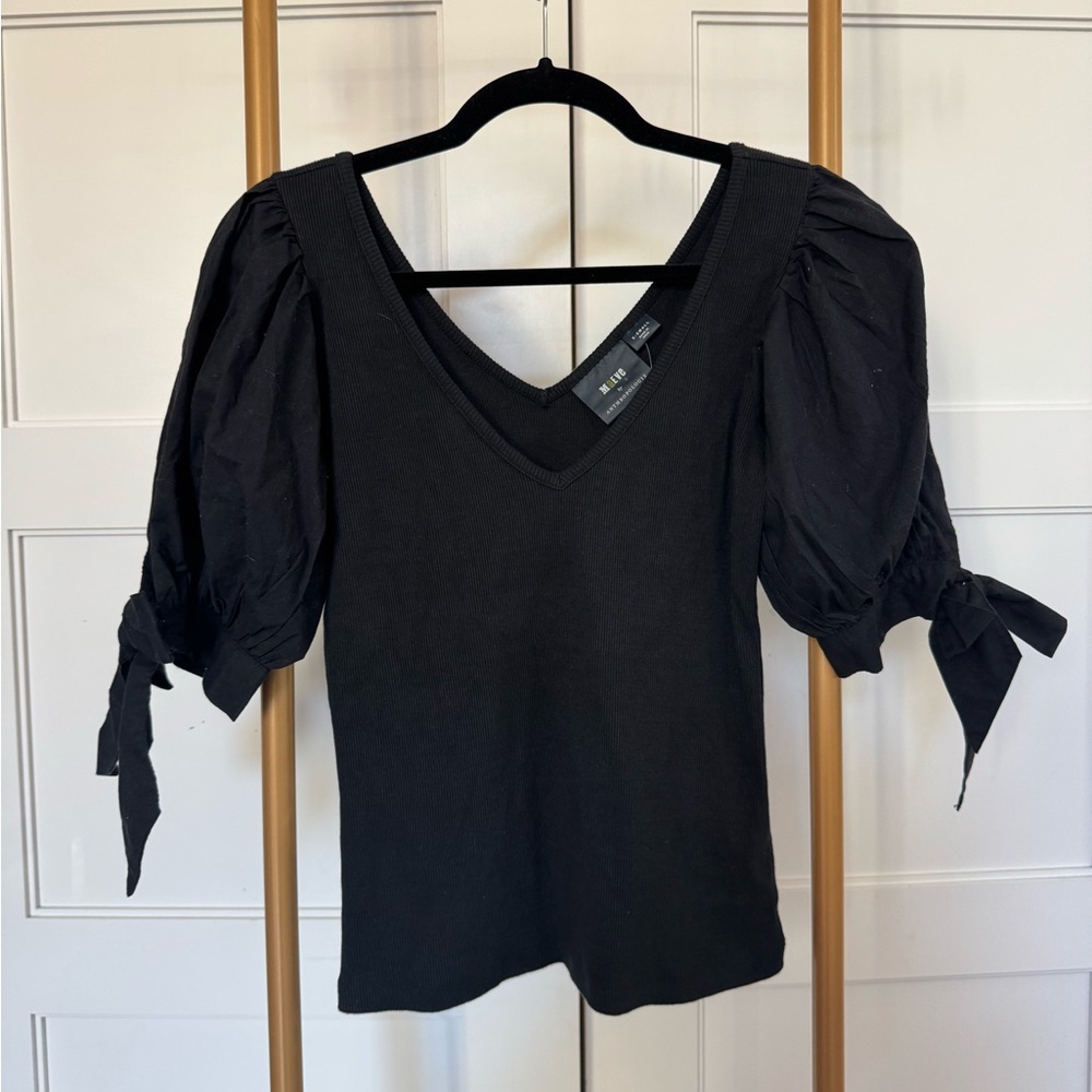 Maeve Black V-Neck Puff Sleeve Top